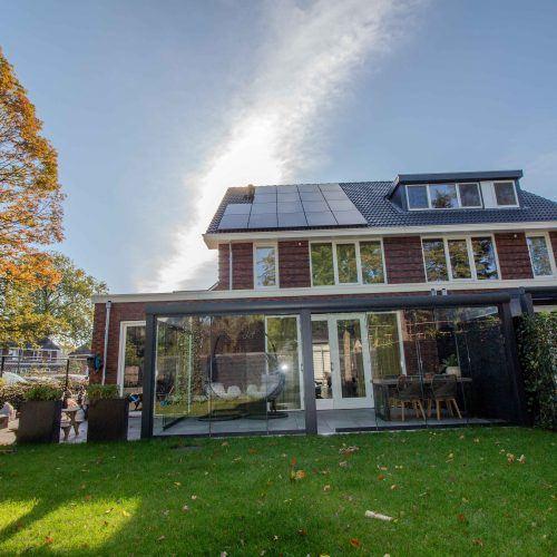 Veranda met zonwering