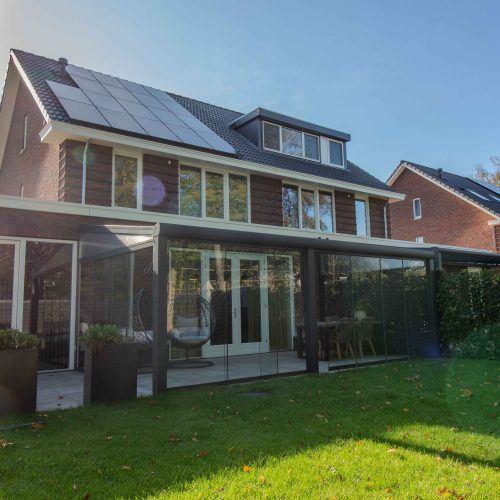 Veranda met zonwering